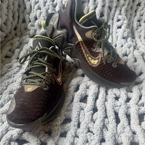 NIKE ~  Men's Giannis Immortality Basketball Sneakers Sz 11.5